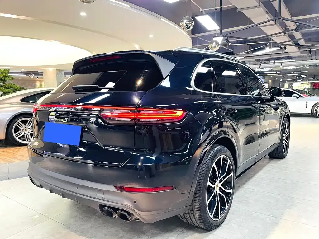 Porsche Cayenne Hybrid — фото 6