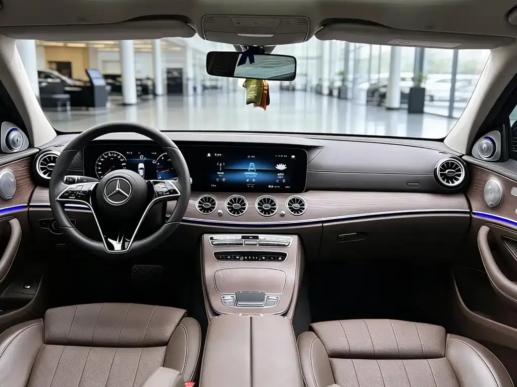 Mercedes-Benz E-Class — фото 10