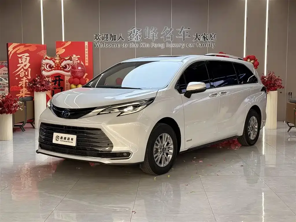 Toyota Sienna — фото 1