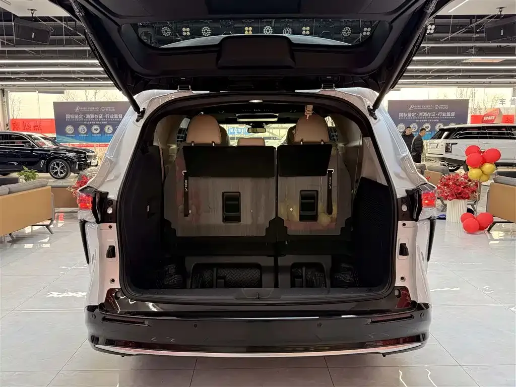 Toyota Sienna — фото 8