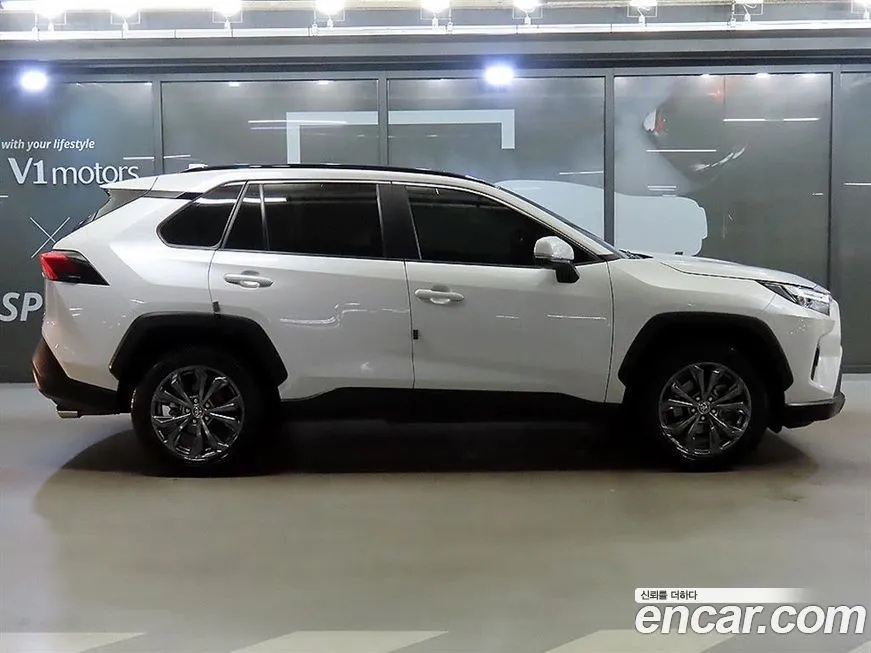 Toyota RAV4 — фото 7