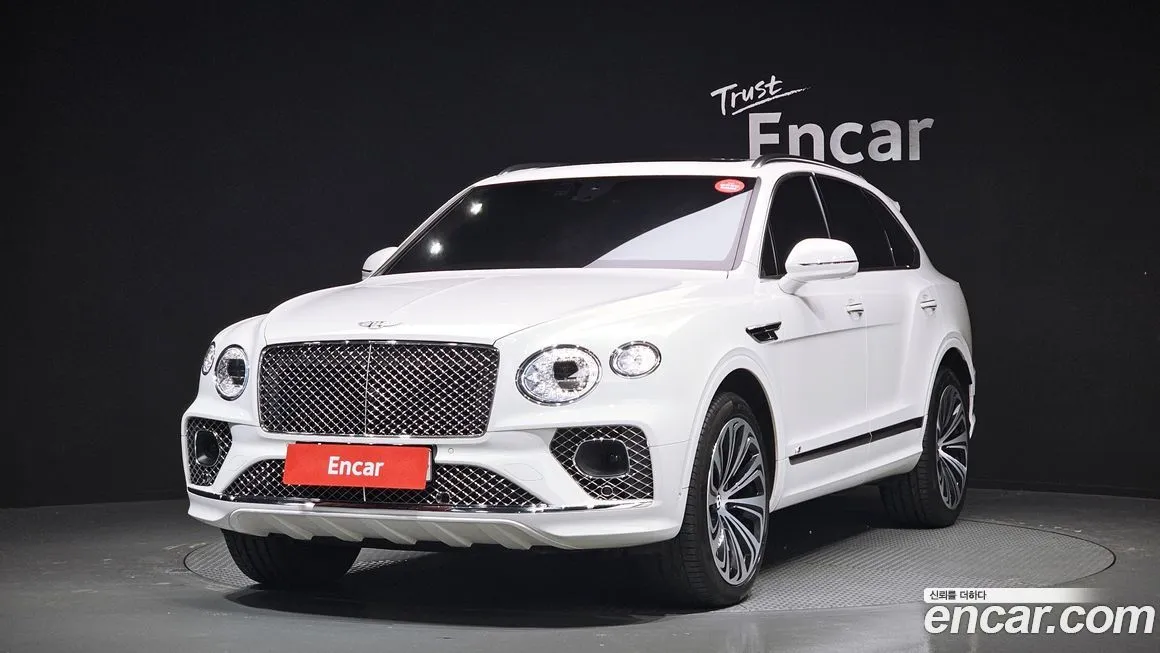 Bentley Bentayga — фото 1