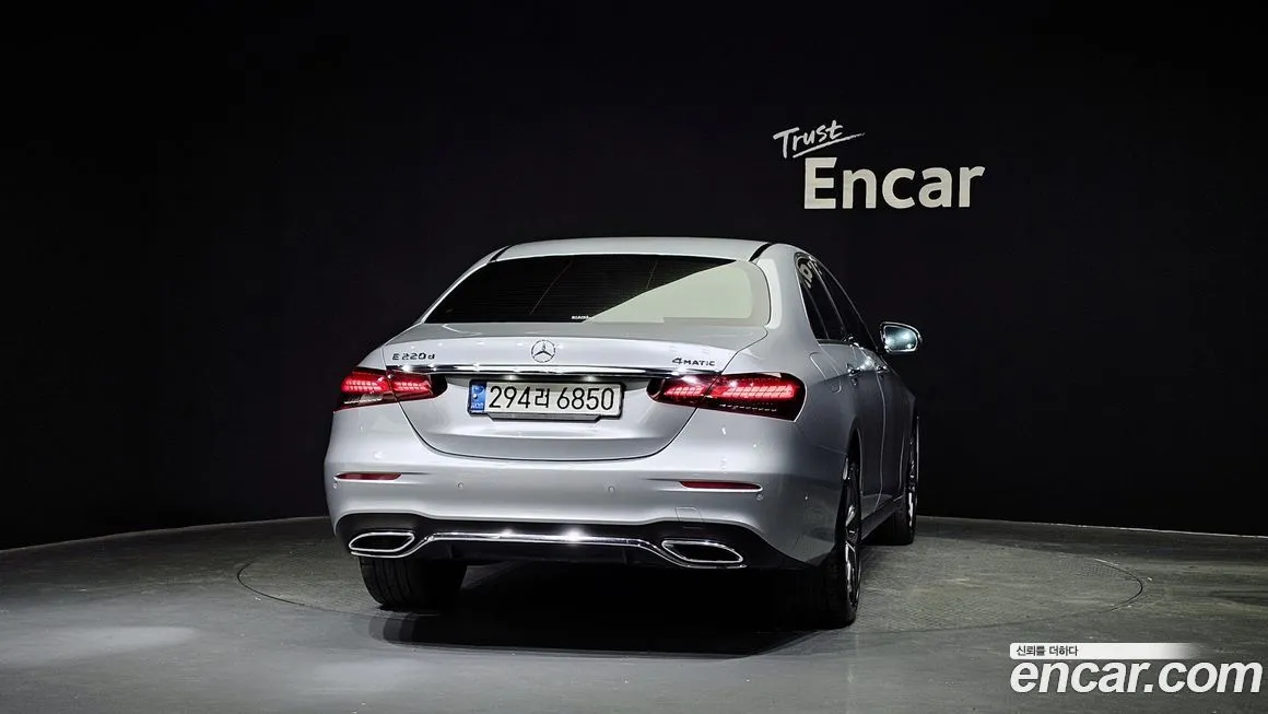 Mercedes-Benz E-Class — фото 9