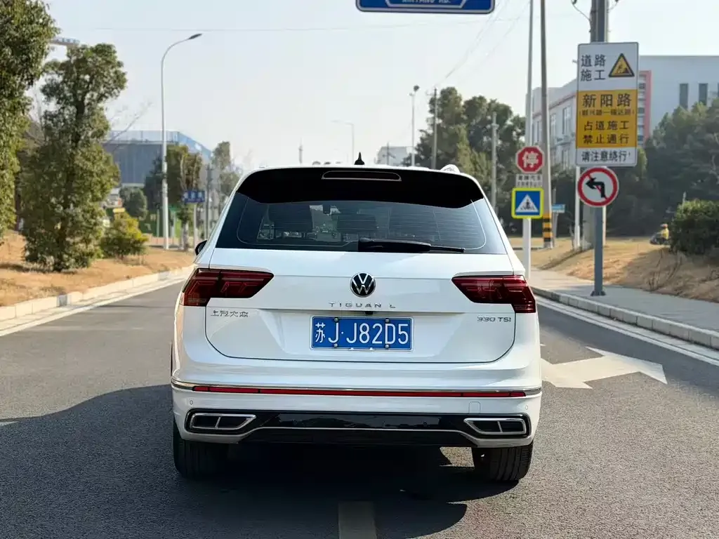 Volkswagen Tiguan L — фото 10