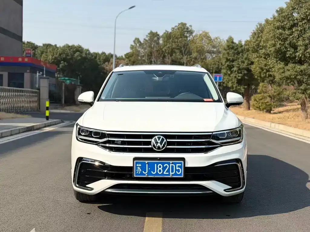 Volkswagen Tiguan L — фото 5