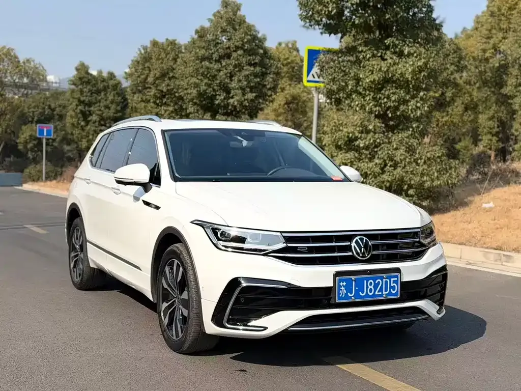 Volkswagen Tiguan L — фото 3