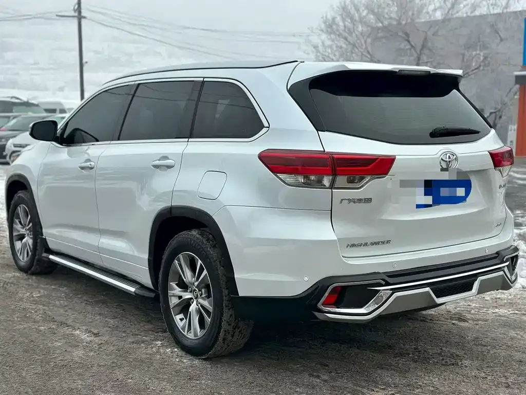Toyota Highlander — фото 9