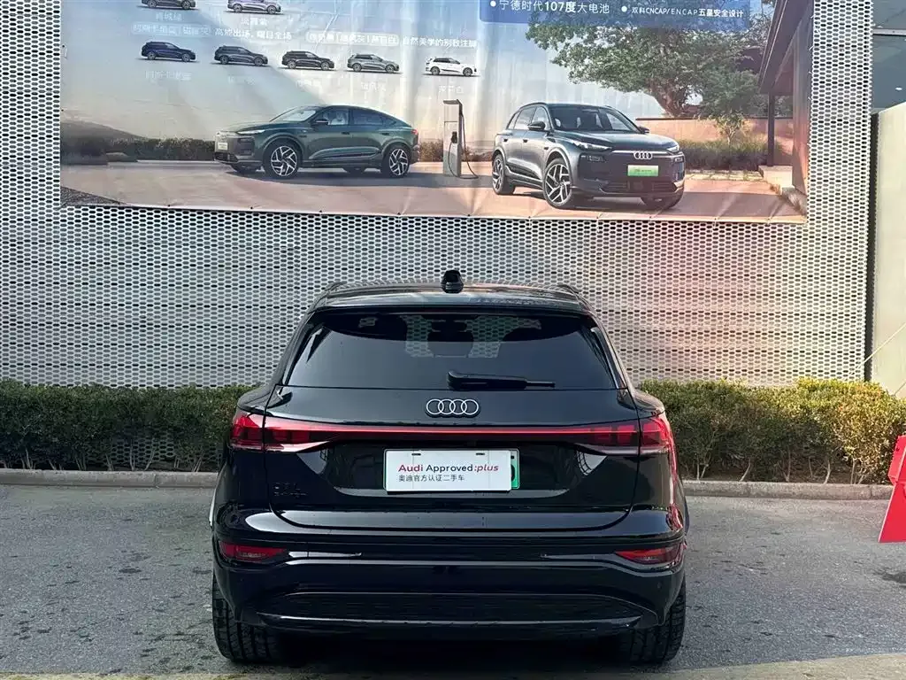 Audi Q6L e-tron — фото 2