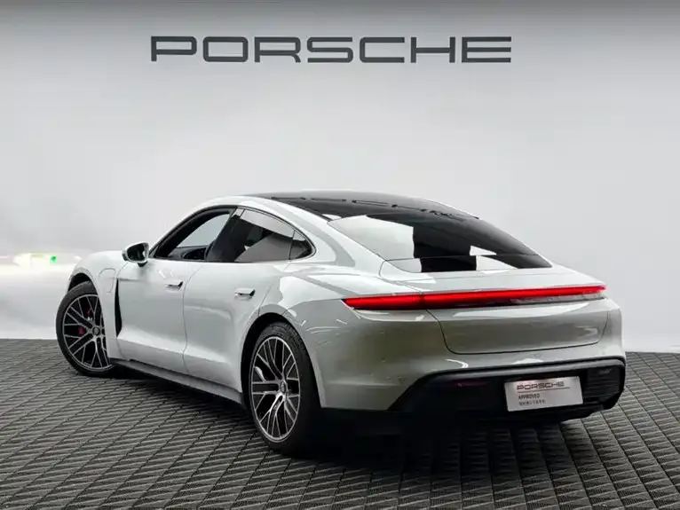Porsche Taycan — фото 7