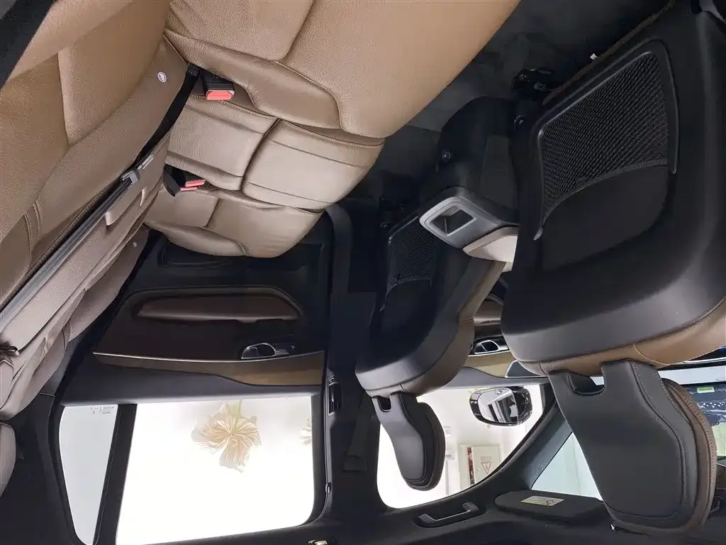 Volvo XC90 — фото 10