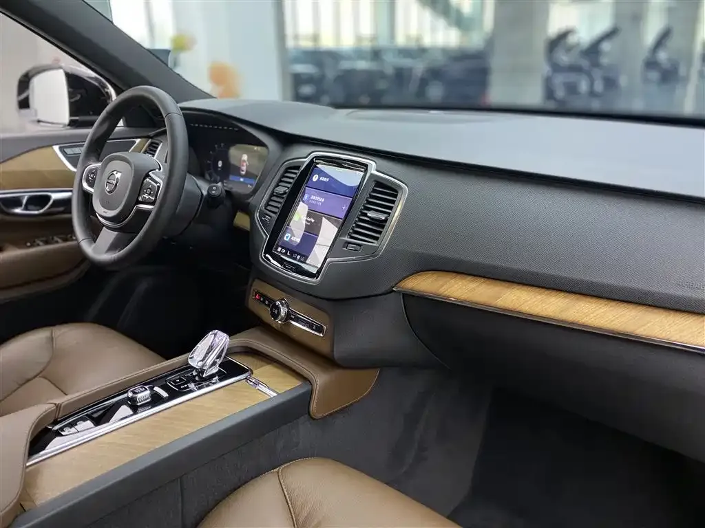 Volvo XC90 — фото 9
