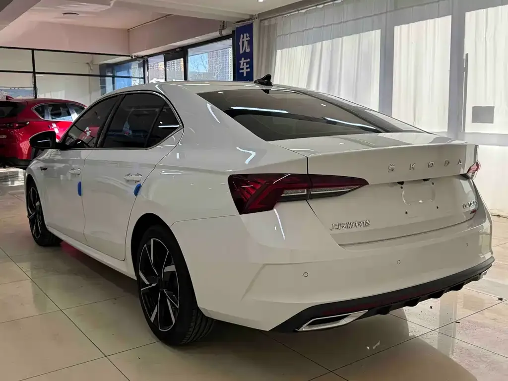 Skoda Octavia — фото 3