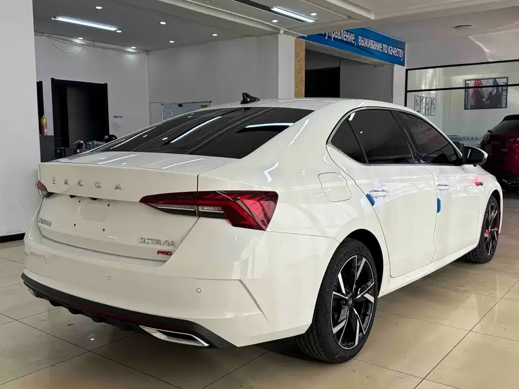 Skoda Octavia — фото 6