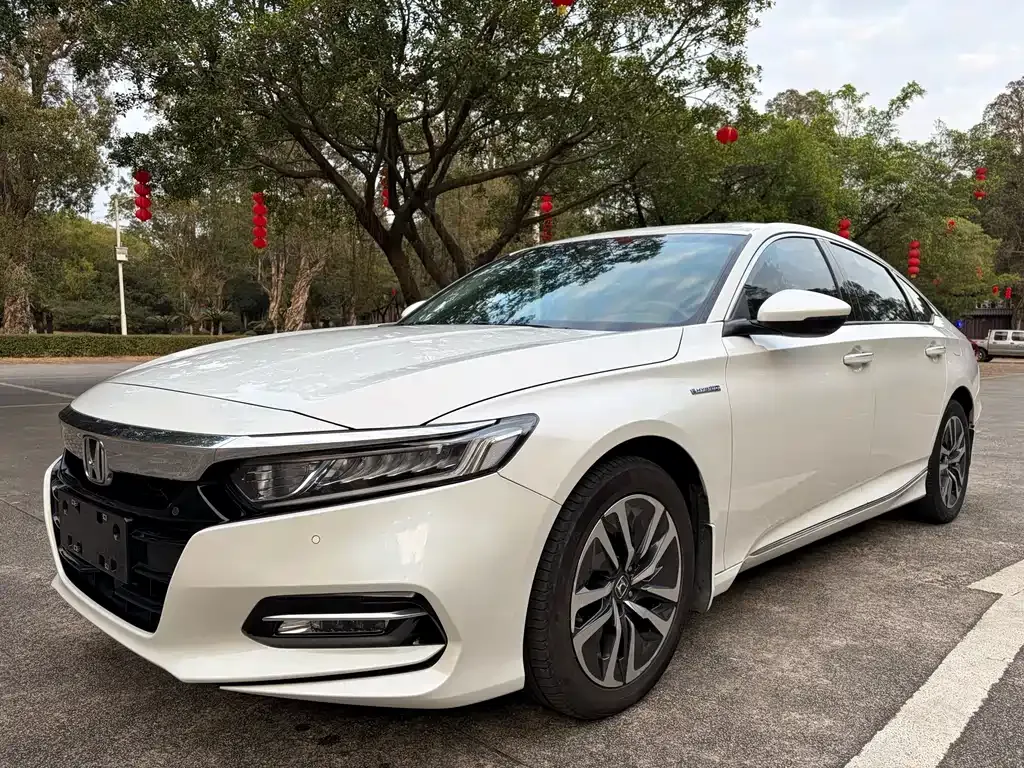 Honda Accord — фото 1