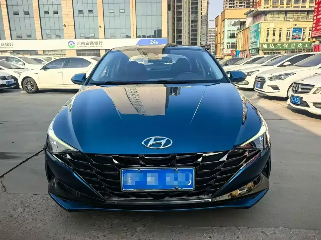 Hyundai Elantra — фото 2