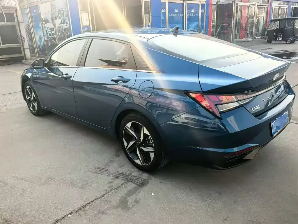 Hyundai Elantra — фото 4