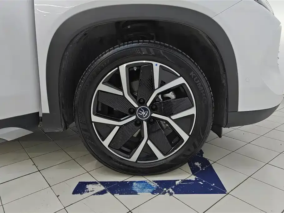 BYD L DM-i — фото 9