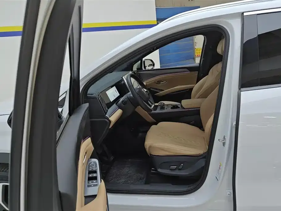 BYD L DM-i — фото 6