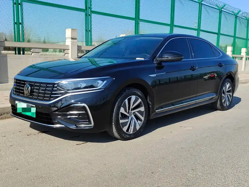 Volkswagen Passat New Energy — фото 1