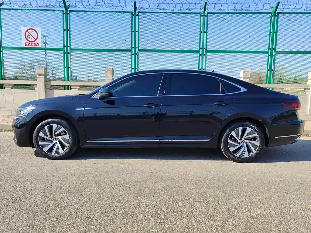 Volkswagen Passat New Energy — фото 9