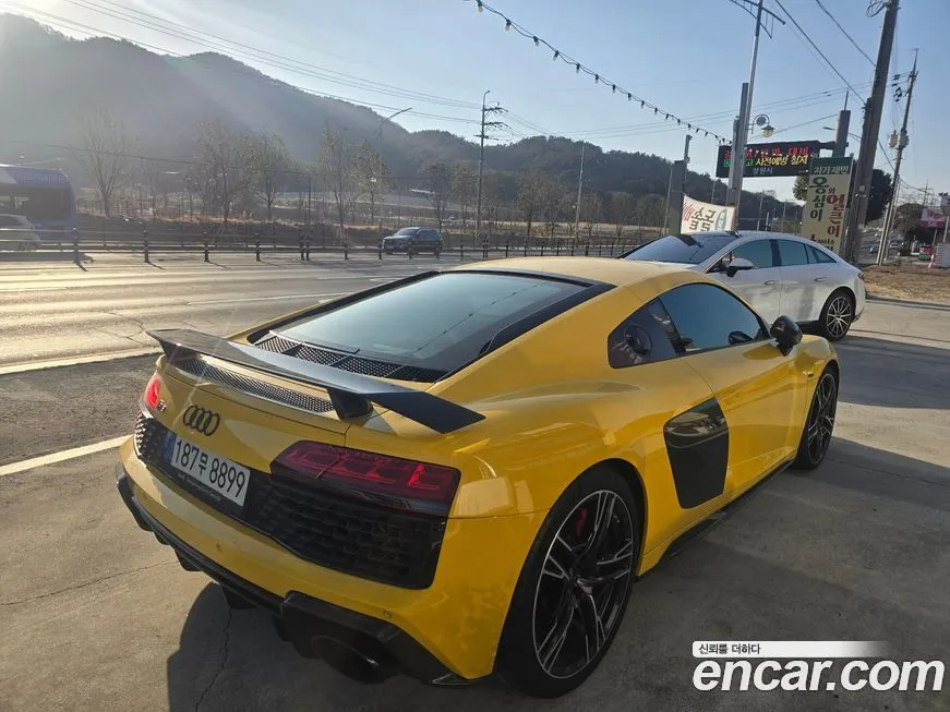 Audi R8 — фото 7