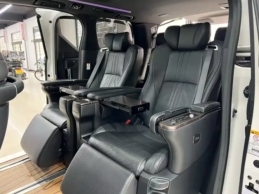 Toyota Alphard — фото 3