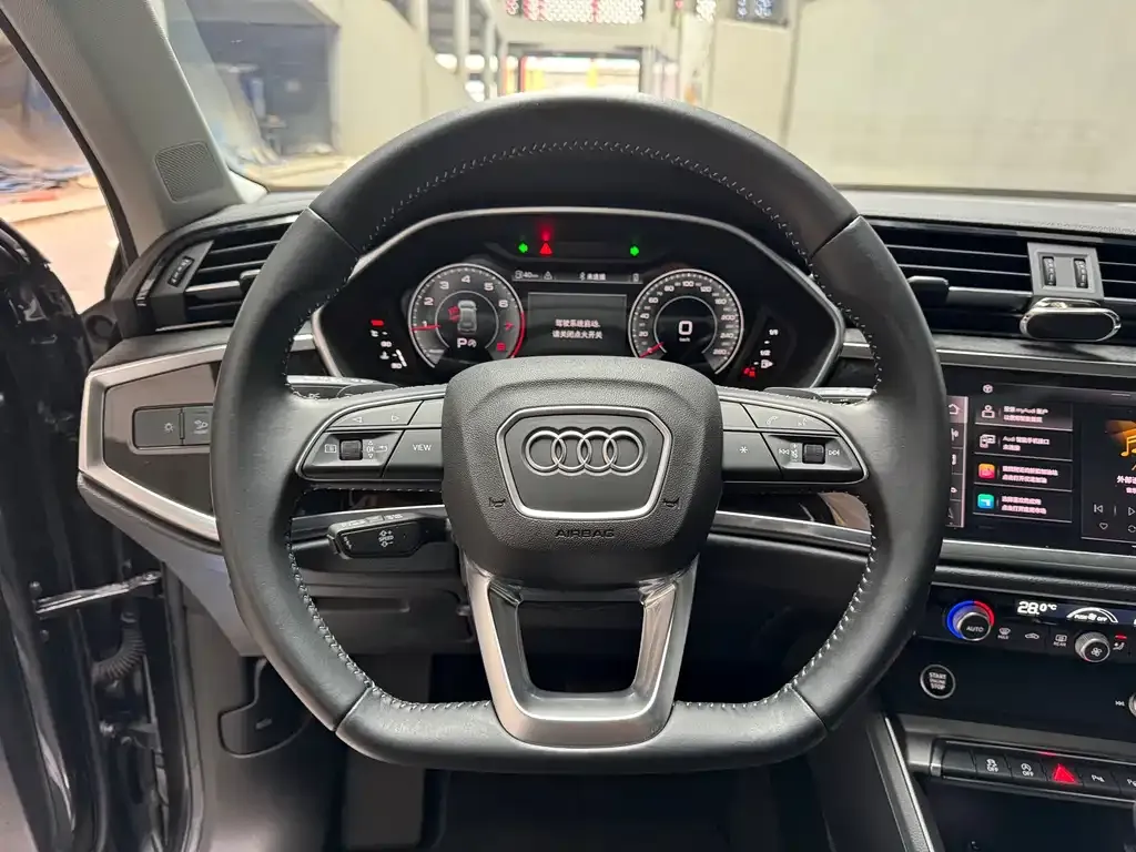 Audi Q3 — фото 8