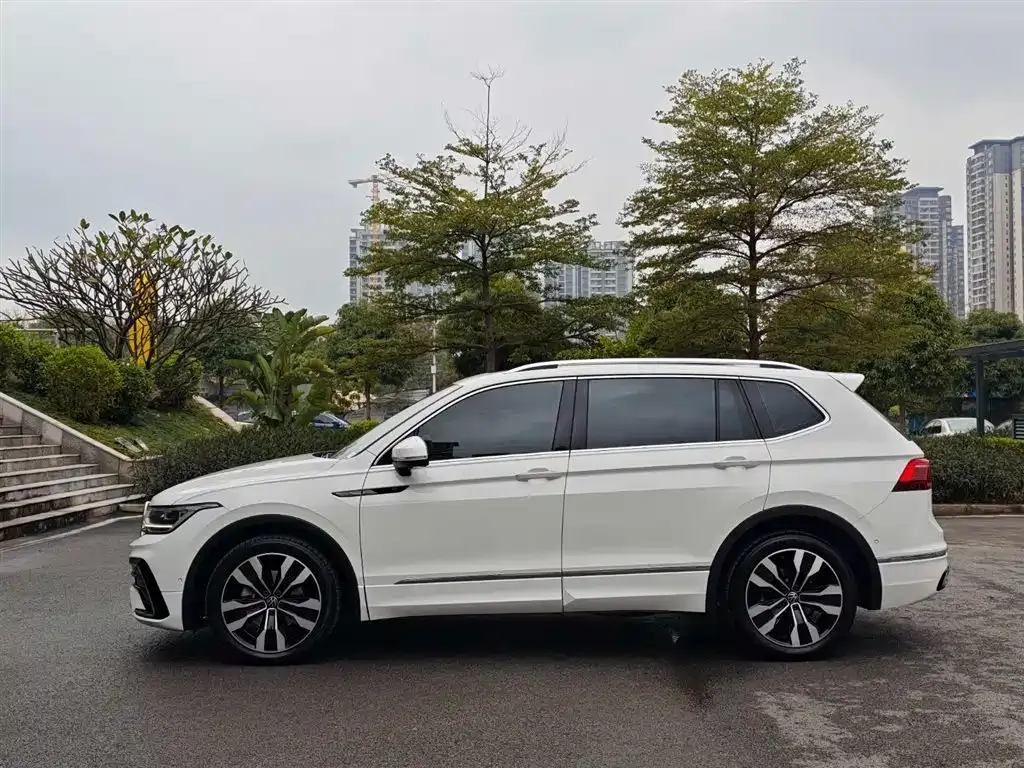 Volkswagen Tiguan L — фото 4