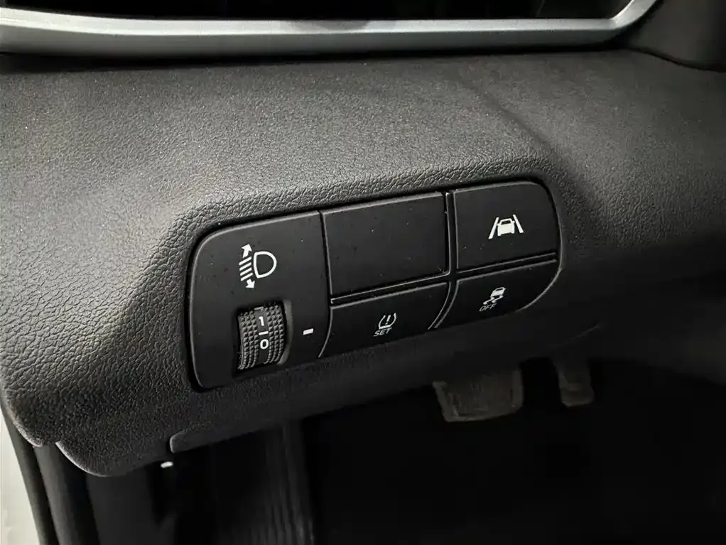 Hyundai Elantra — фото 7