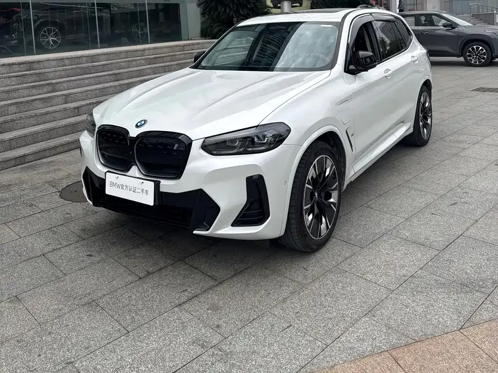 BMW iX3 — фото 1