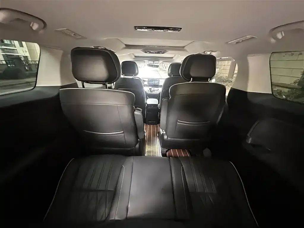 Roewe iMAX8 — фото 2