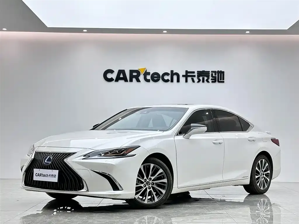 Lexus ES — фото 1