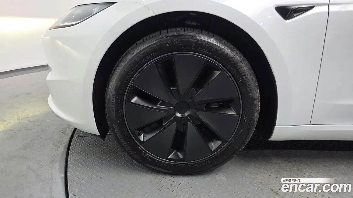 Tesla Model 3 — фото 10