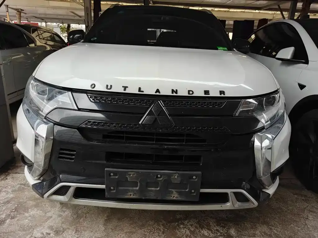 Mitsubishi Outlander — фото 1