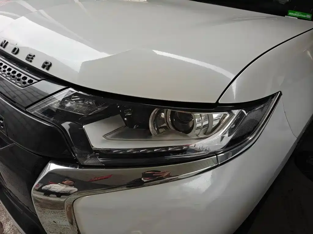 Mitsubishi Outlander — фото 2