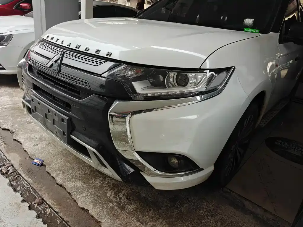 Mitsubishi Outlander — фото 4