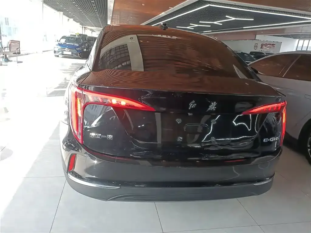 Hongqi E-QM5 — фото 7