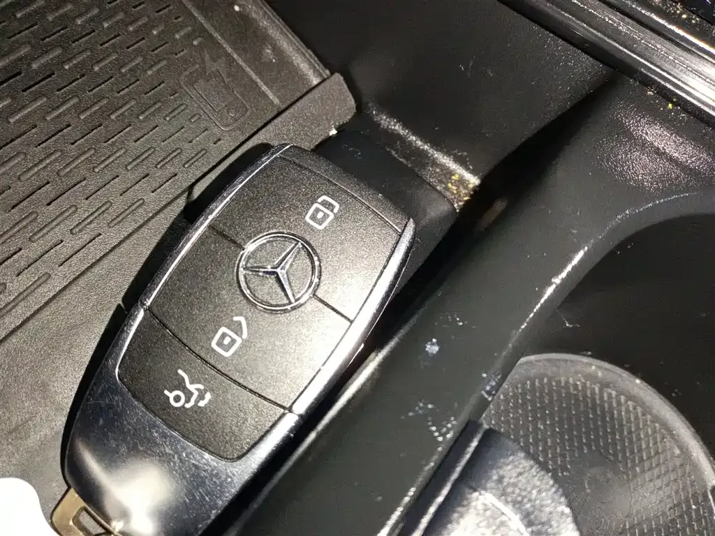 Mercedes-Benz EQB — фото 9