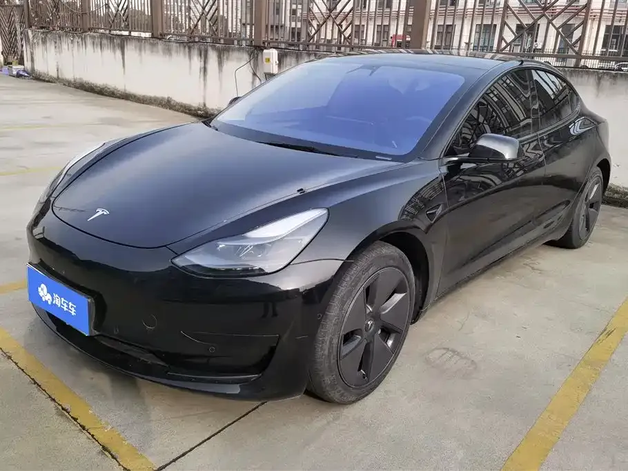 Tesla Model 3 — фото 1