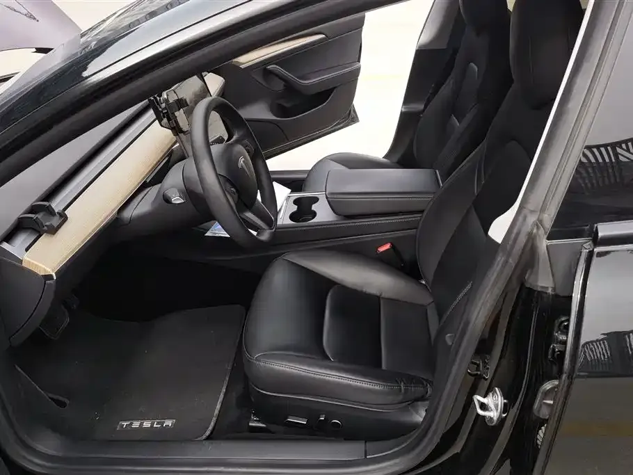 Tesla Model 3 — фото 4