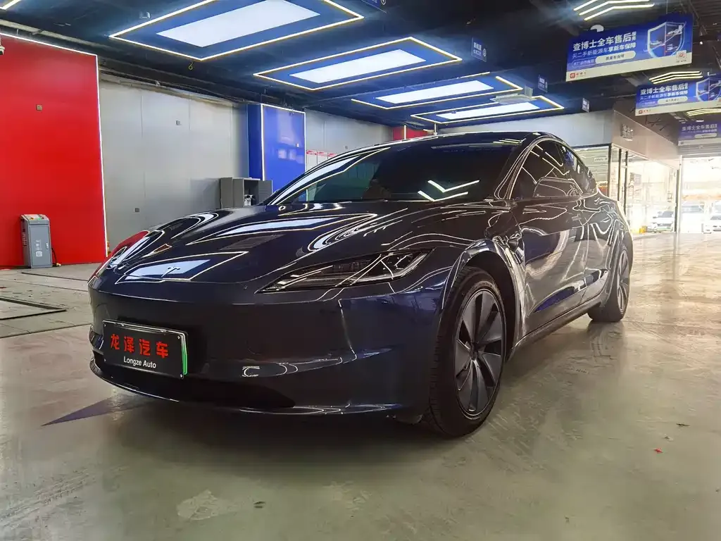 Tesla Model 3 — фото 1