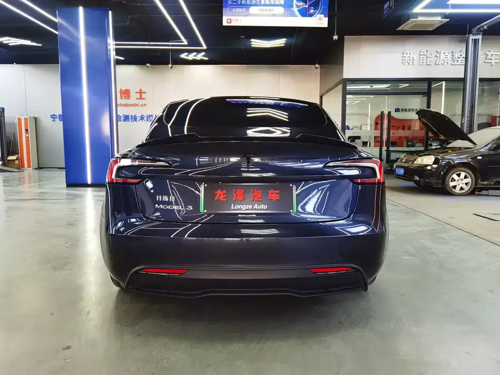 Tesla Model 3 — фото 9