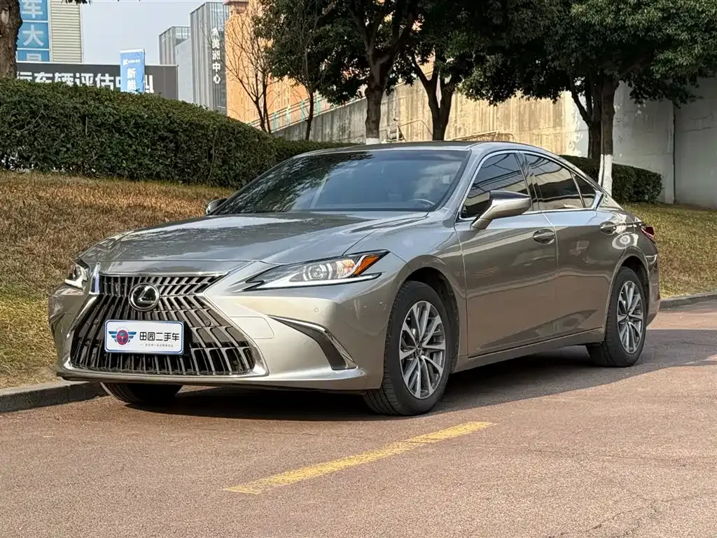 Lexus ES — фото 1