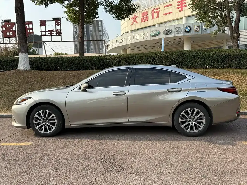 Lexus ES — фото 9