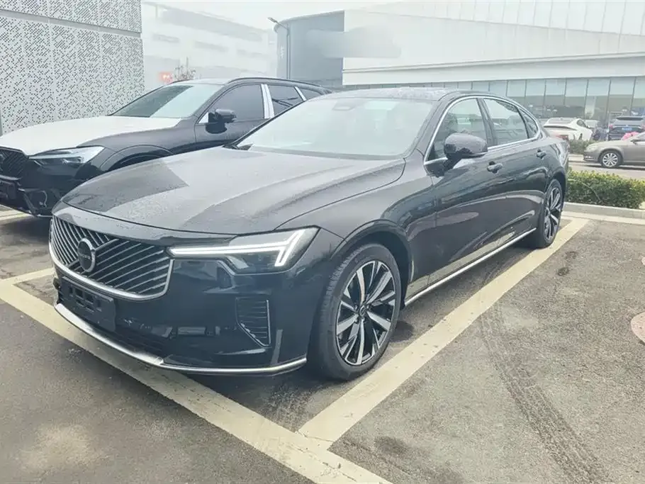 Volvo S90 — фото 1