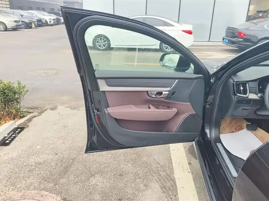 Volvo S90 — фото 10