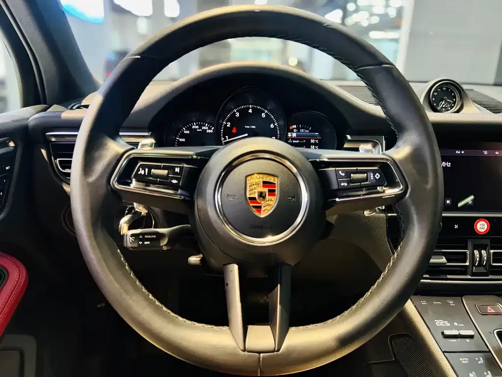 Porsche Macan — фото 9