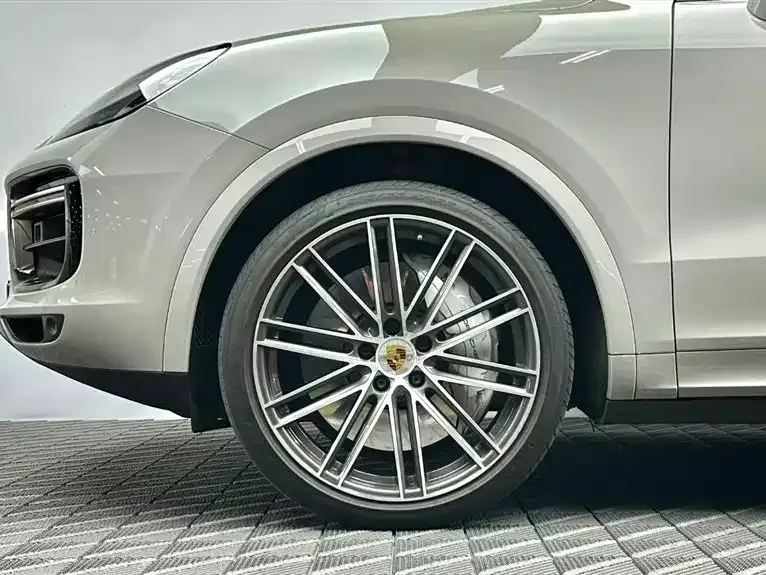 Porsche Cayenne — фото 7