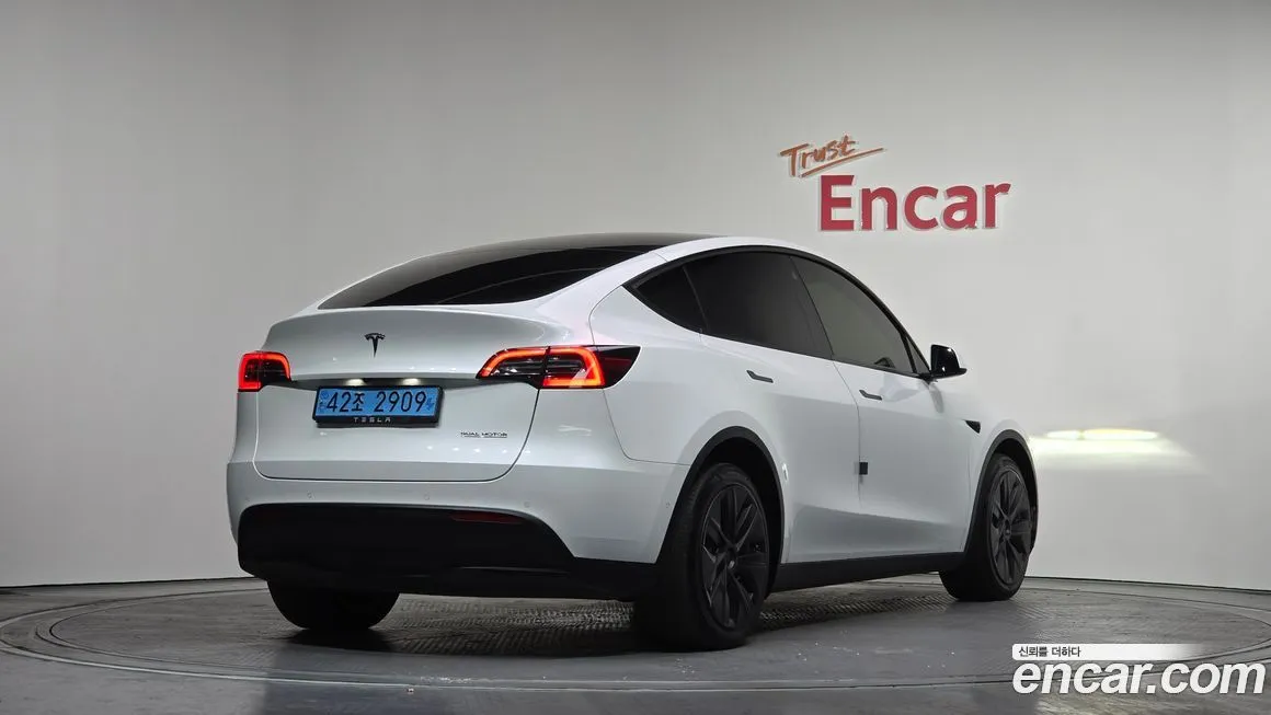 Tesla Model Y — фото 7