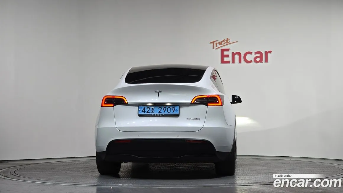 Tesla Model Y — фото 2